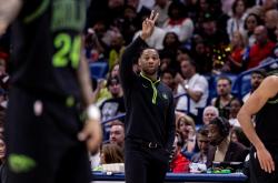 九游体育app包含新奥尔良鹈鹕今晚调整名单，志在全明星赛名次提升，媒体盛赞，轮换策略成焦点的词条