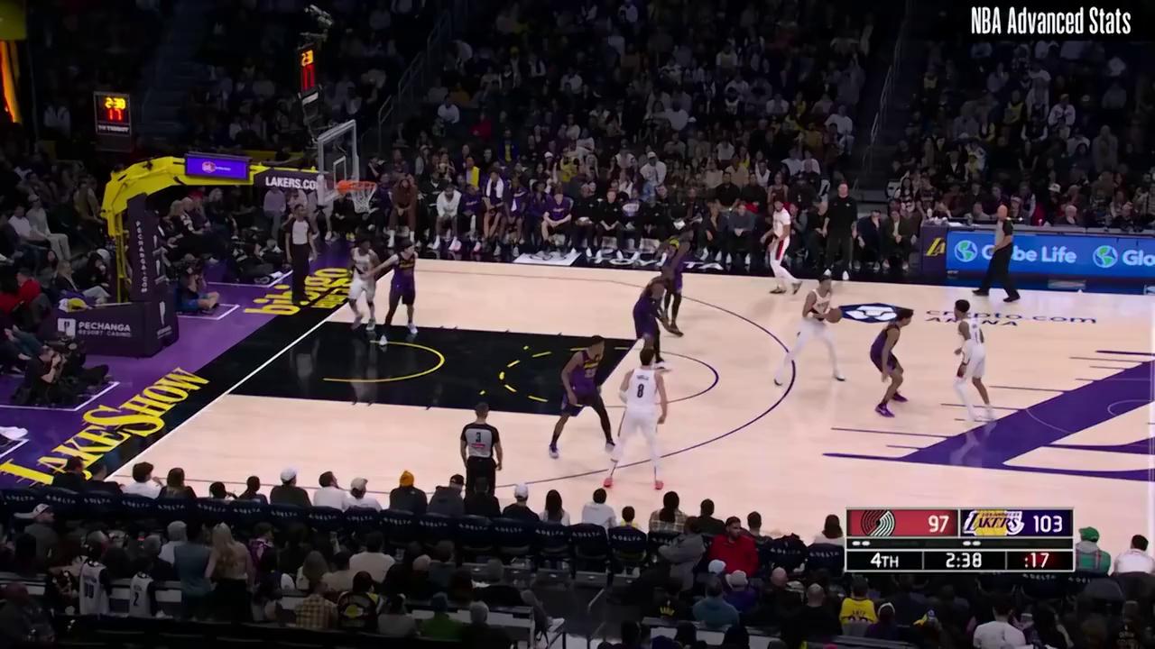 包含克里夫兰骑士迎NBA总决赛关键赛，关键时刻队长鼓劲，气氛紧张，更衣室氛围转暖的词条